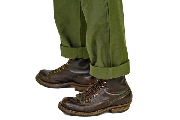 TELLASON FATIQUE STRAIGHT PANT OLIVE SATEEN WITH CUFFS AND BOOTS