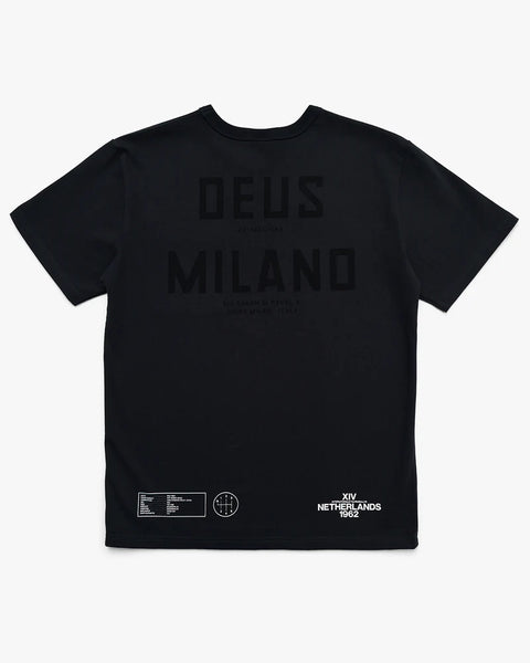 Locker geschnittenes T-Shirt von Deus in Anthrazit mit einem schwarzen Print auf der Rückseite "Deus Milano".