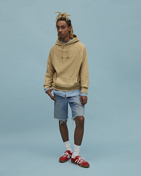 Tenue Clay Hoodie Mocha angezogen